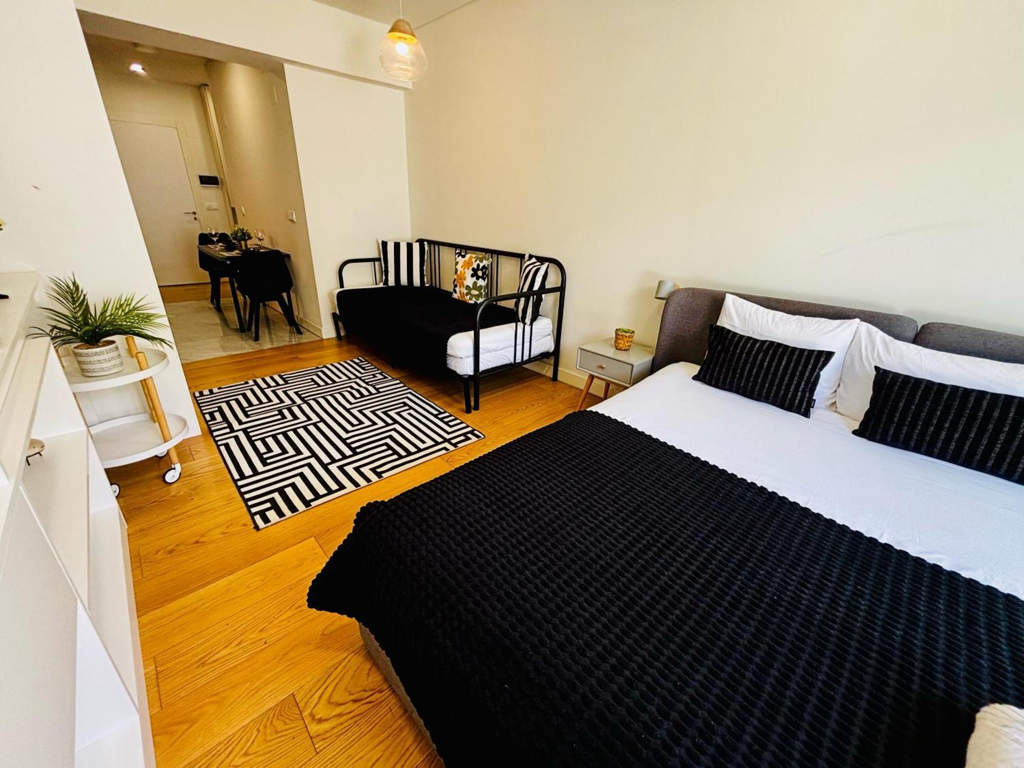 The Crespo - No 1c - & Terrace Apartment